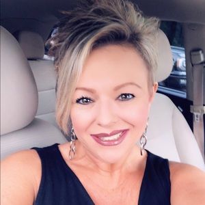 Meet your Posher, Pamela